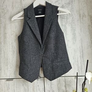 CLUB MONACO SIZE M VEST
